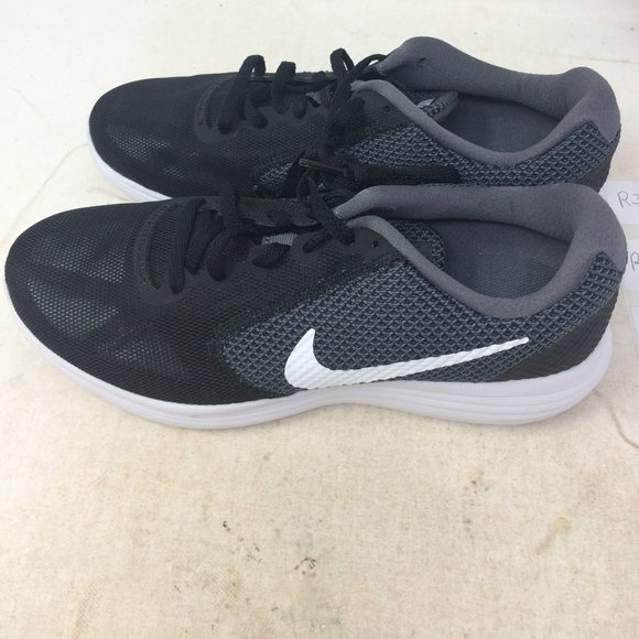 women's revolution 3 running shoe